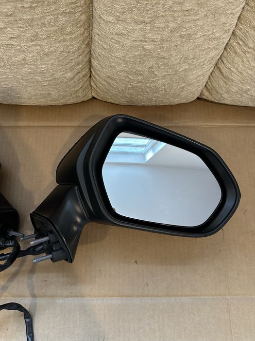 Oglinzi, Oglinda stanga / Oglinda dreapta Toyora Corolla E210