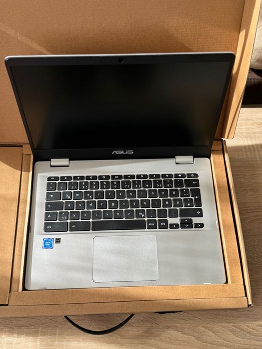 Лаптоп Asus chrome book C423