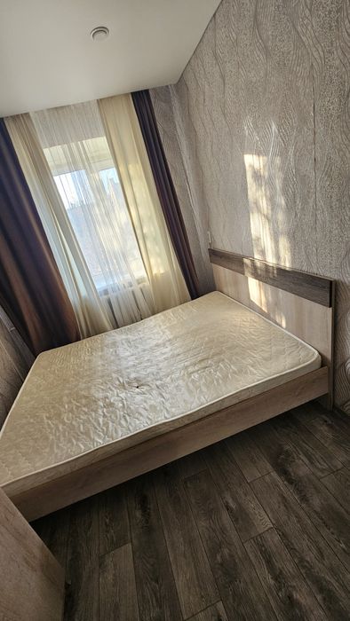 Продам кровать с матрасом
