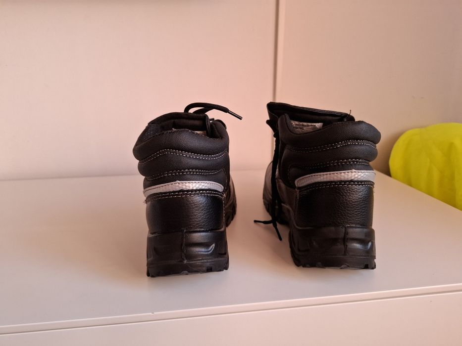 Bocanci de protecție,noi, piele bovină, cu bombeu metalic, marine 41