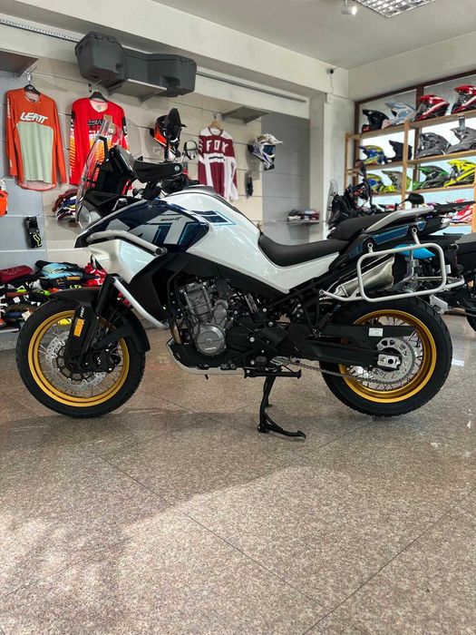 Motocicleta enduro-touring CFMOTO 800MT Explore Edition
