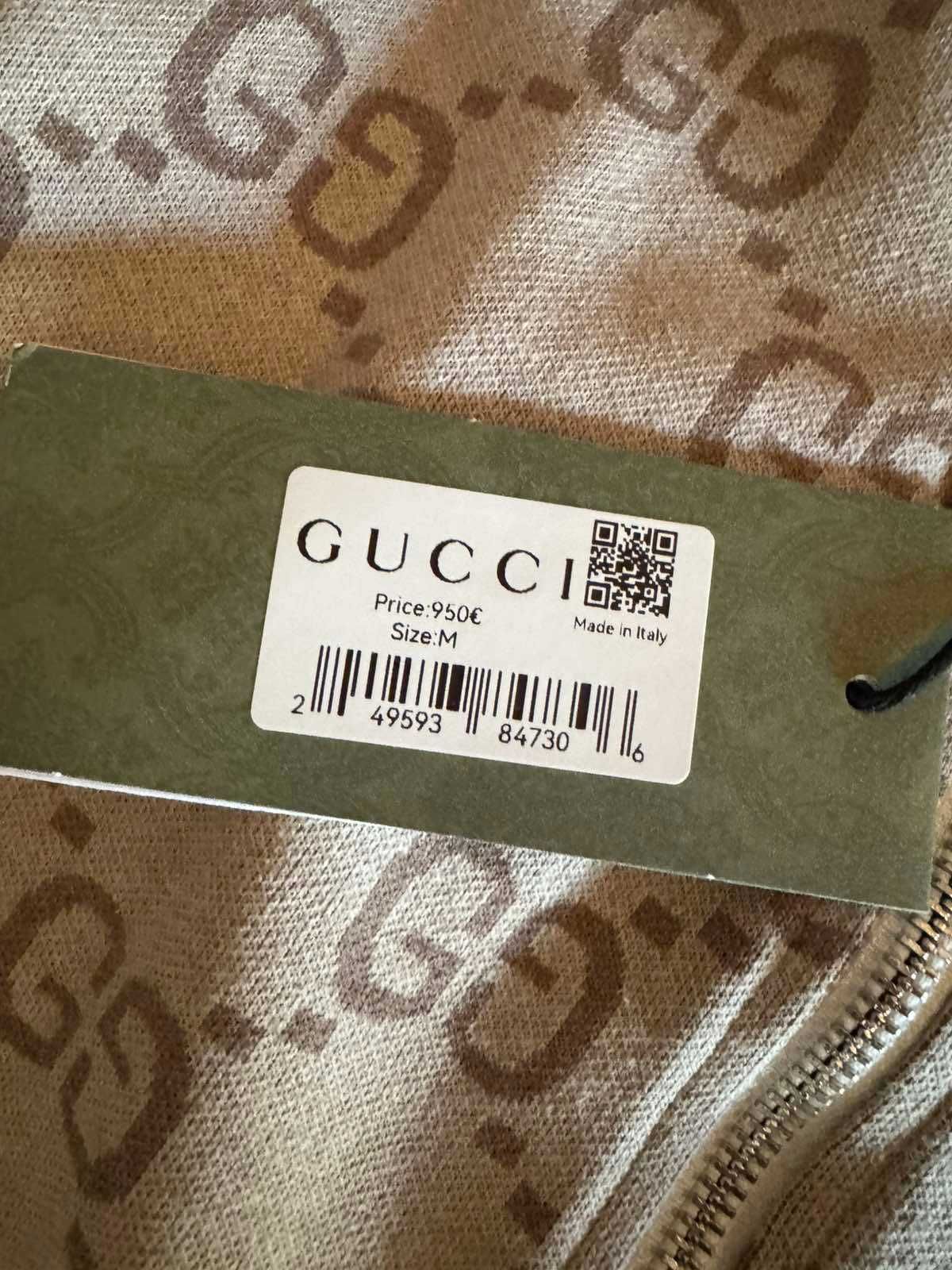 Gucci-Оригинален чисто нов мъжки комплект S размер