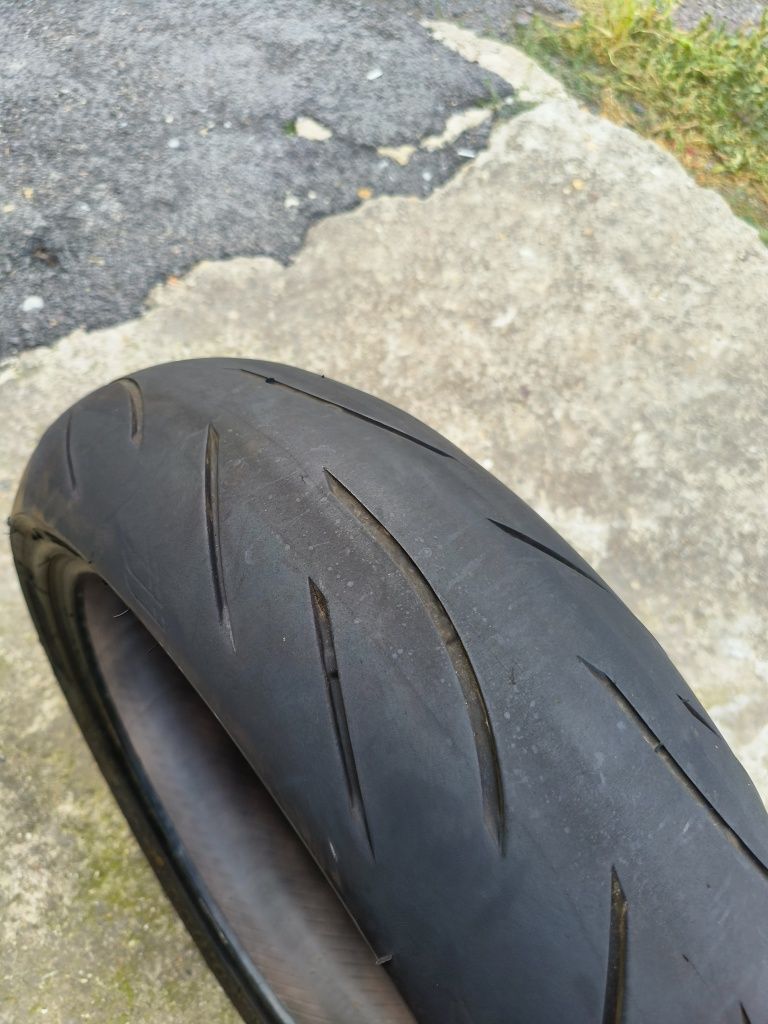 Bridgestone Battlax S21R
210/60/17.