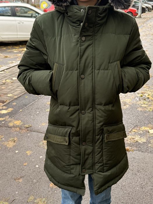 Geaca de iarna Guess - puf de gasca - aproape noua