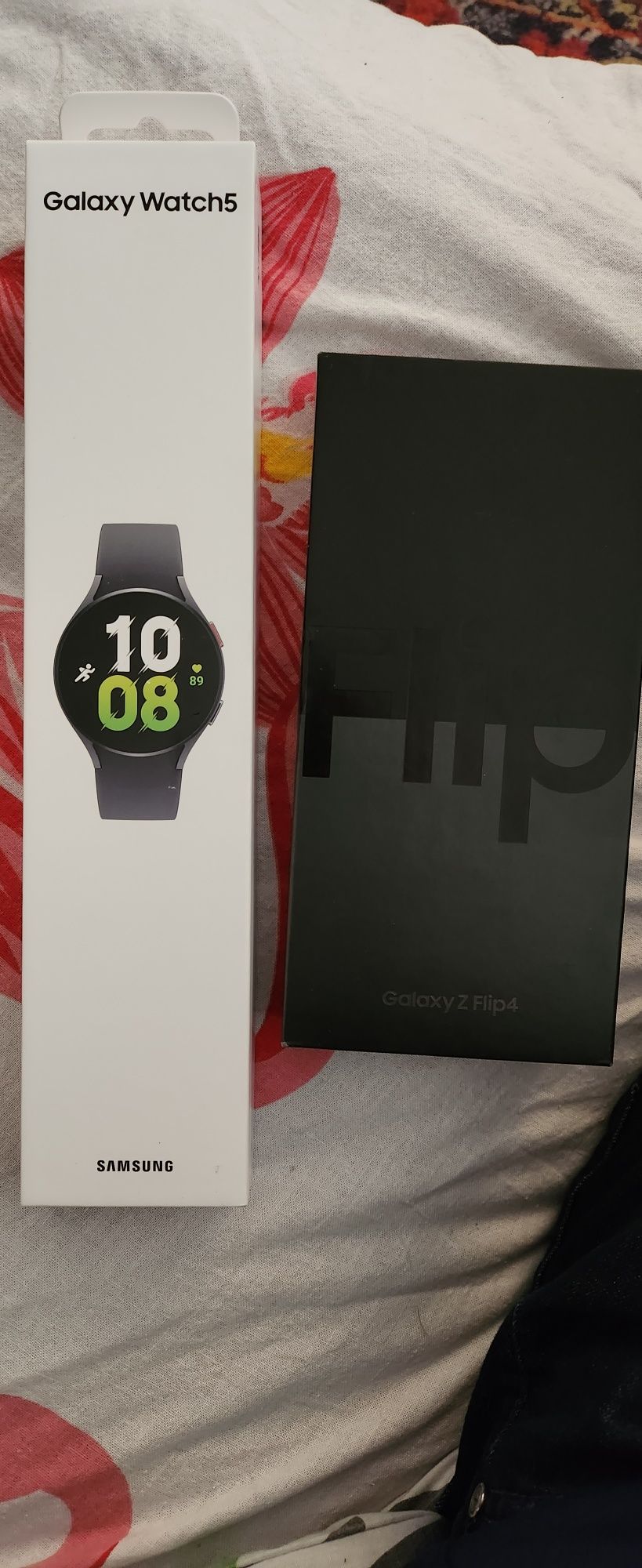 Galaxy Z Flip4 +Galaxy Watch5