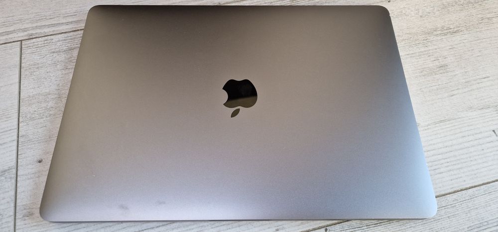 Macbook Pro 13",mid 2018,ssd 256,16gb ram