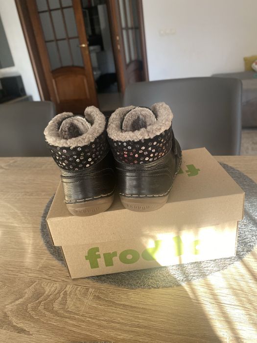 Ghete piele Froddo