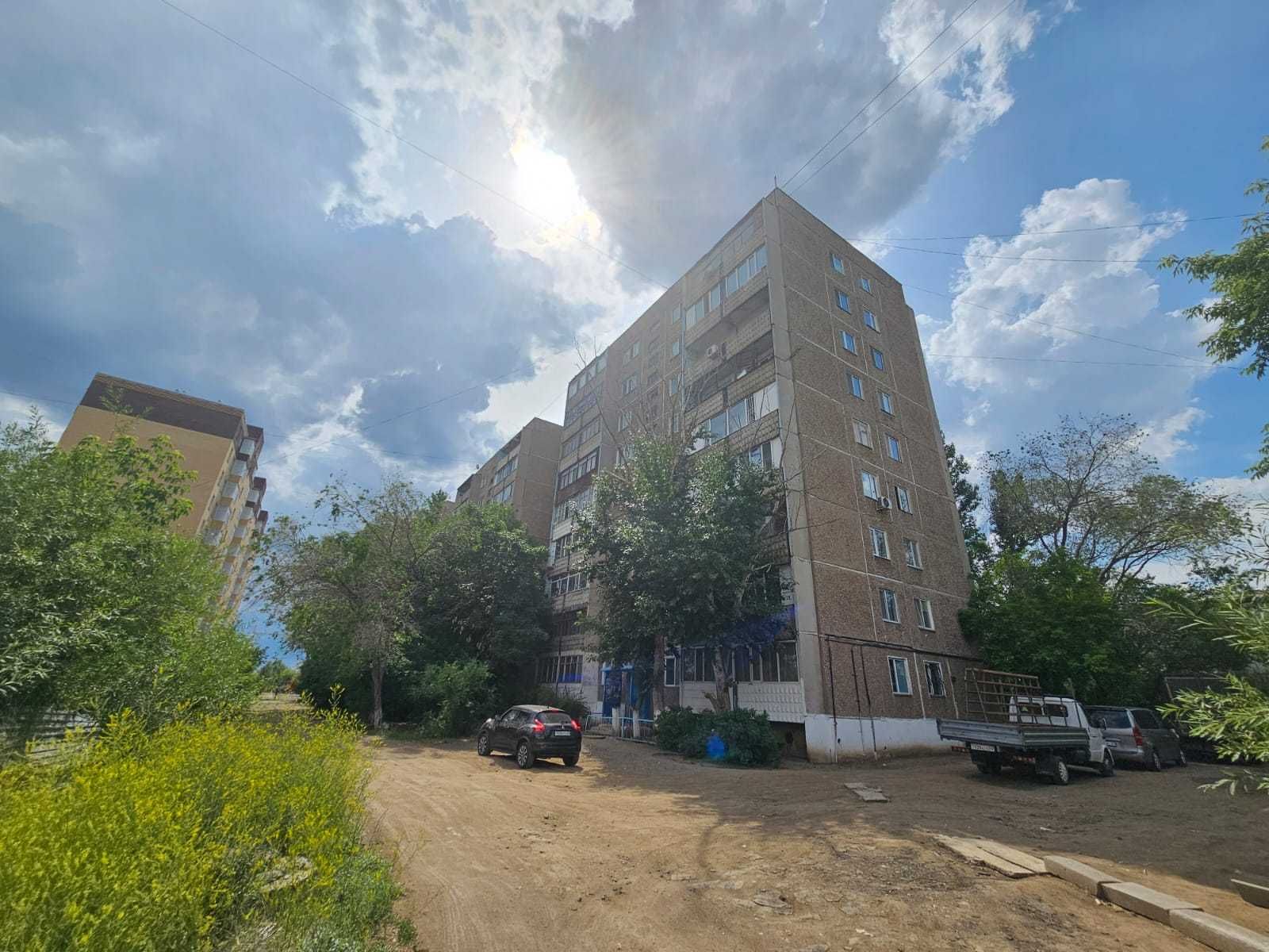 Продаю трехкомнатную квартиру по улице Карбышева, дом 2