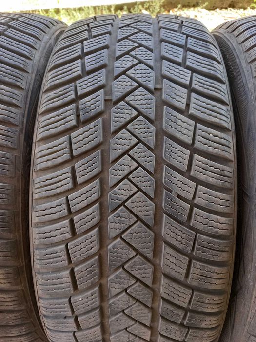 Зимни 215/45 R18 VREDESTEIN