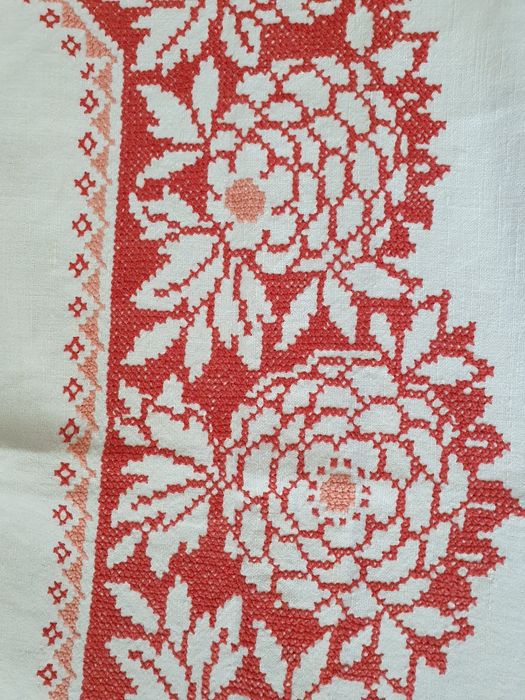 Fata de masa traditionala din Transilvania, model sasesc
