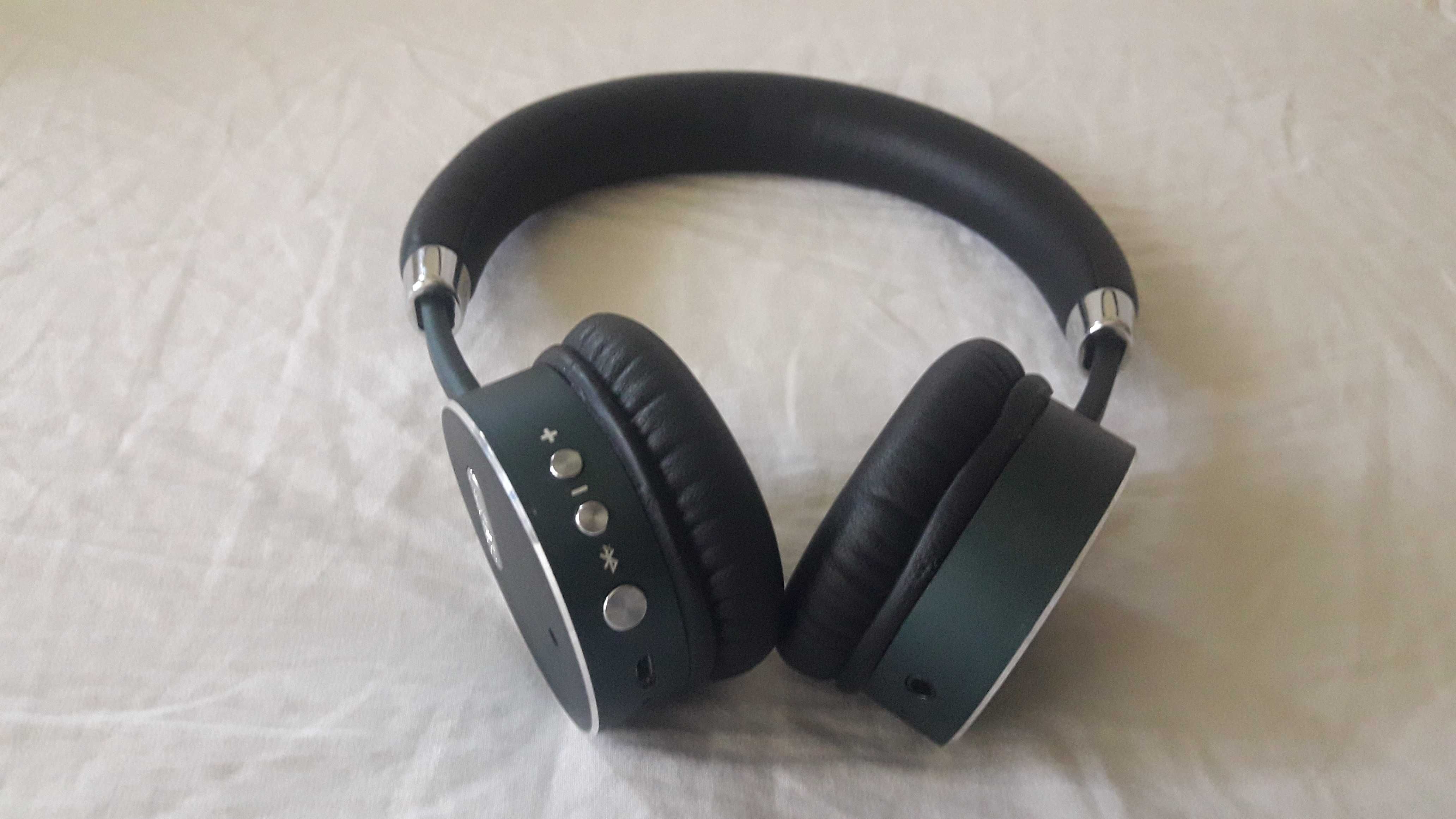 Casti On Ear SkullCandy Grind BT Wireless| && |On Ear SACKit WOOFit BT