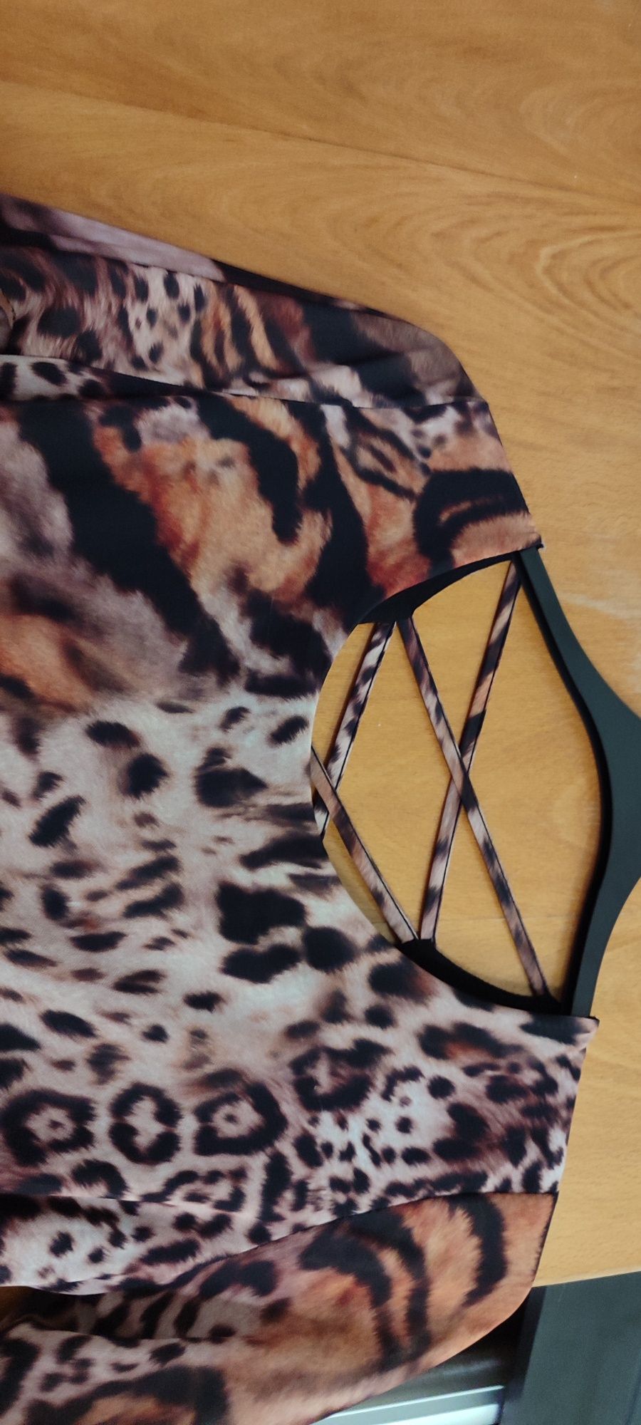 Vând rochie de mătase ,model animal print