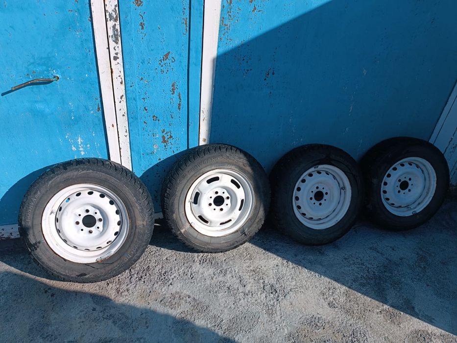 Продам комплект зимней резины Rosava с дисками. Размер 175/70/13