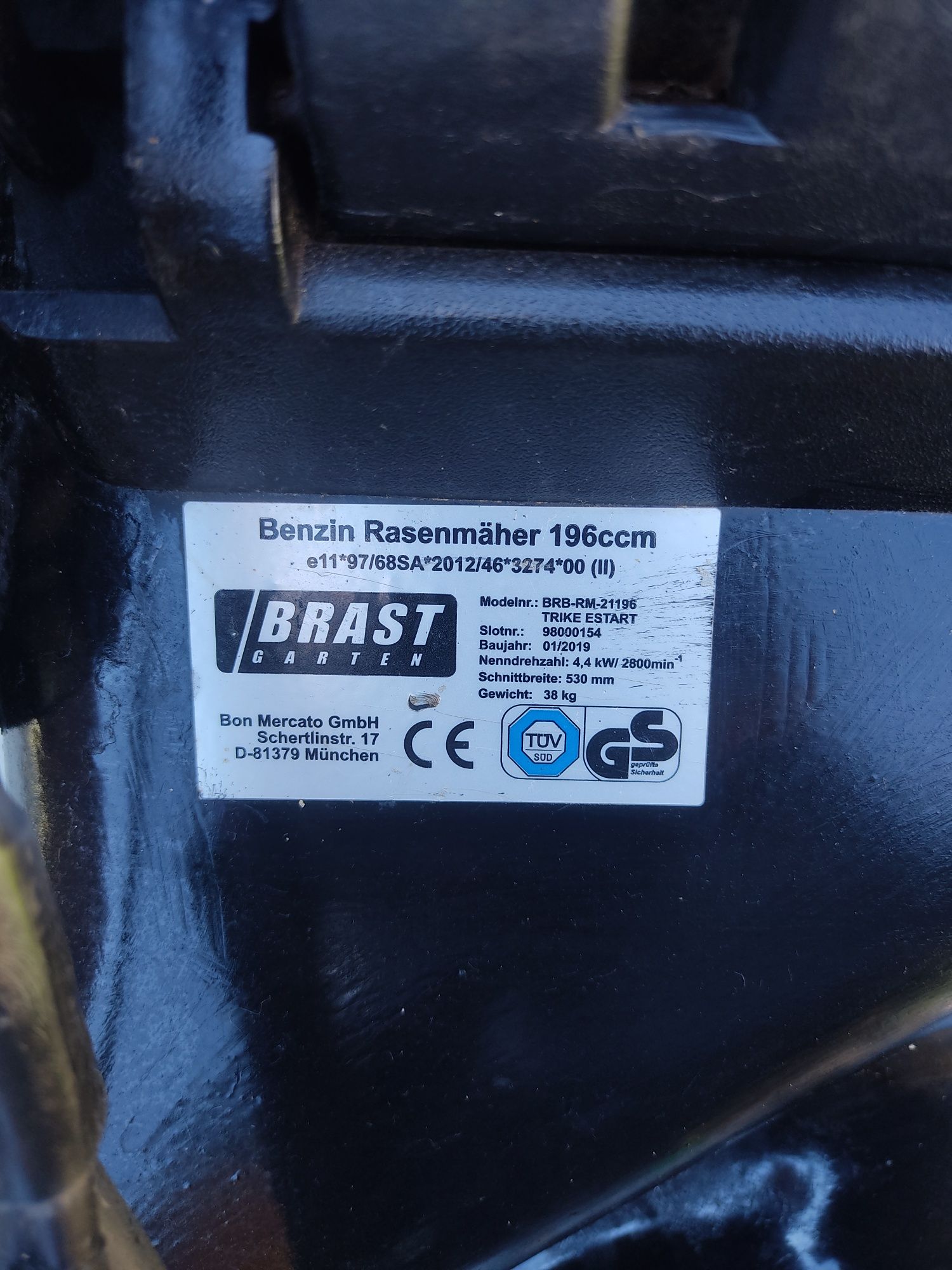 Mașină de tuns iarba