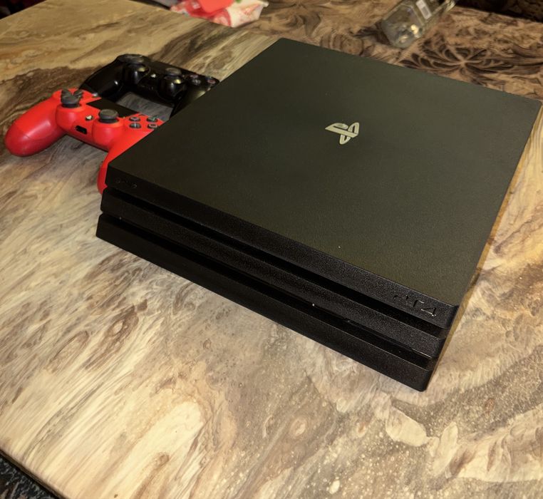 Vând PlayStation 4 PRO 1TB + 42 JOCURI!