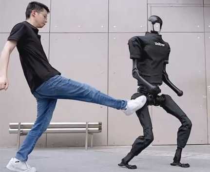 Robot Humanoid Diverse Modele - Distribuitor Direct