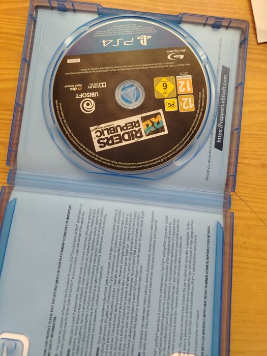 Vand 3 jocuri ps 4+o maneta