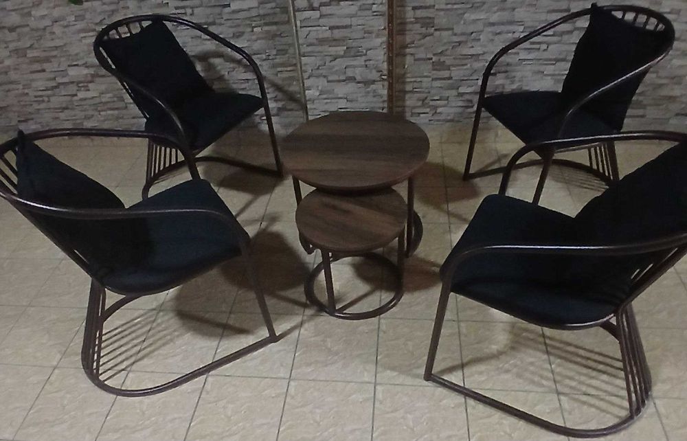 Stol stul yangi dizayn xolatda sotiladi