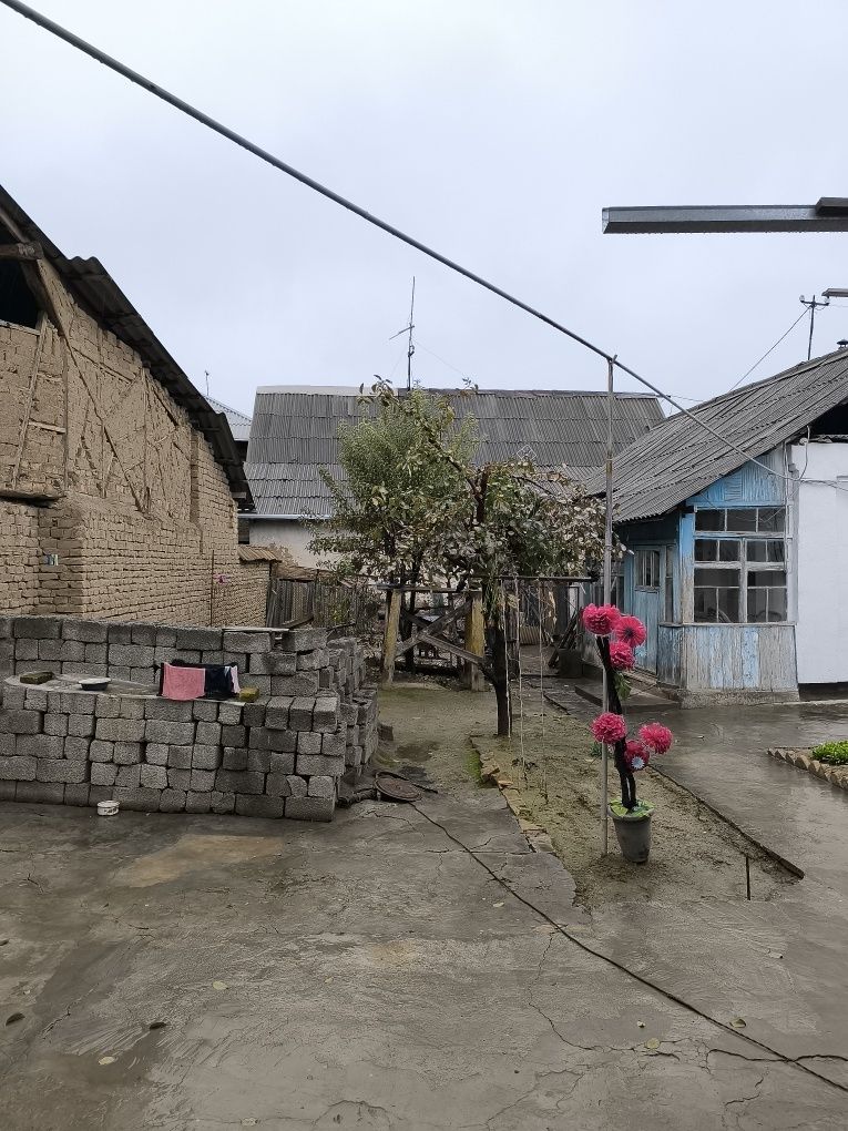 Продаю дом срочно .уй сотилади