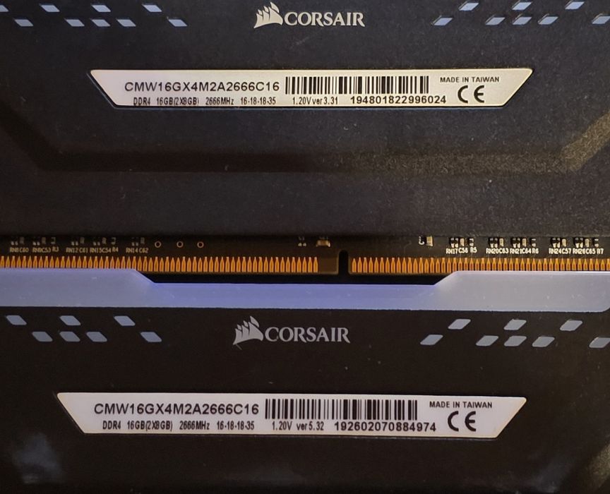 16GB RAM 2666MHz DDR4 Corsair RGB PRO