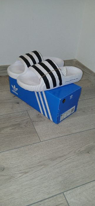 Slapi Adilette 22
