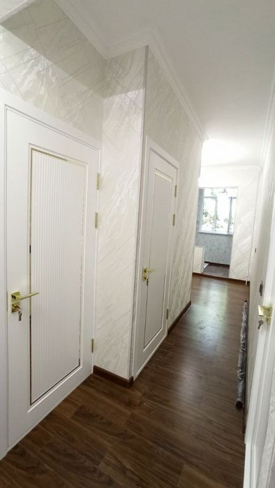 Продажа 3 хона 4 етаж 4 етажл 
Кора камиш 2/4
70 кв
Балкон 2*6
56 кв
Б