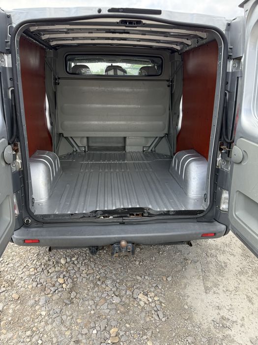 Renault trafic varianta lunga