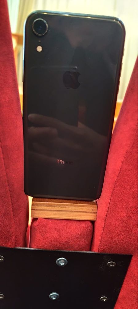Продам iphone XR 64gd