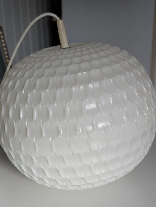 LLustra mid century, moderna, fabricata de firma germana Erco.
Este al