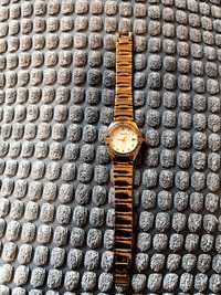 Позлатен дамски часовник  гривна Accurist