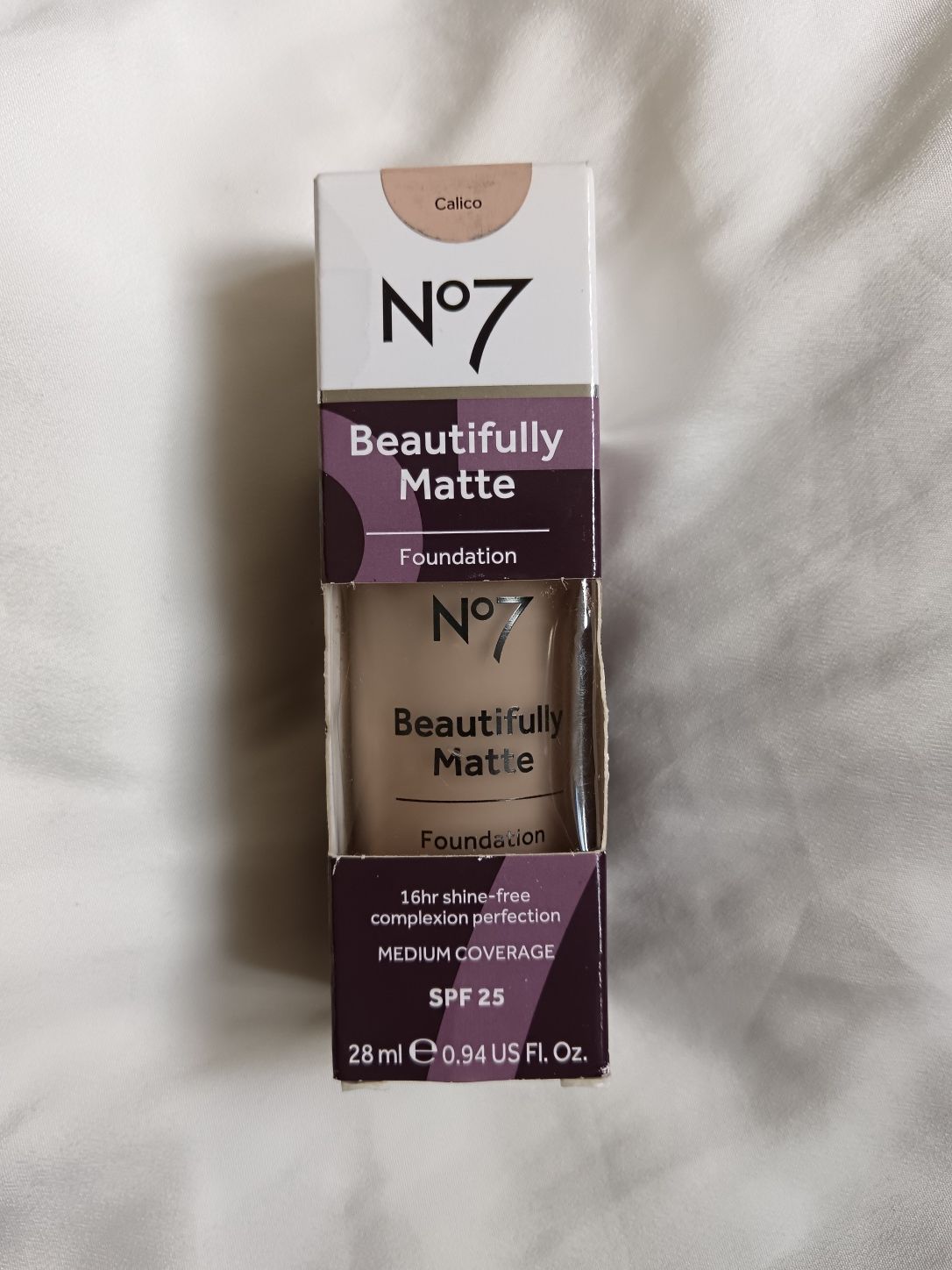 Fond de ten NO7  mat SPF 25 
Beautifully Matte No7 
Beautifully Matte