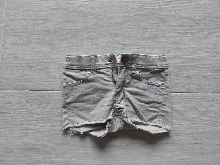 Pantaloni scurti fete marimea 98 si 104 cm