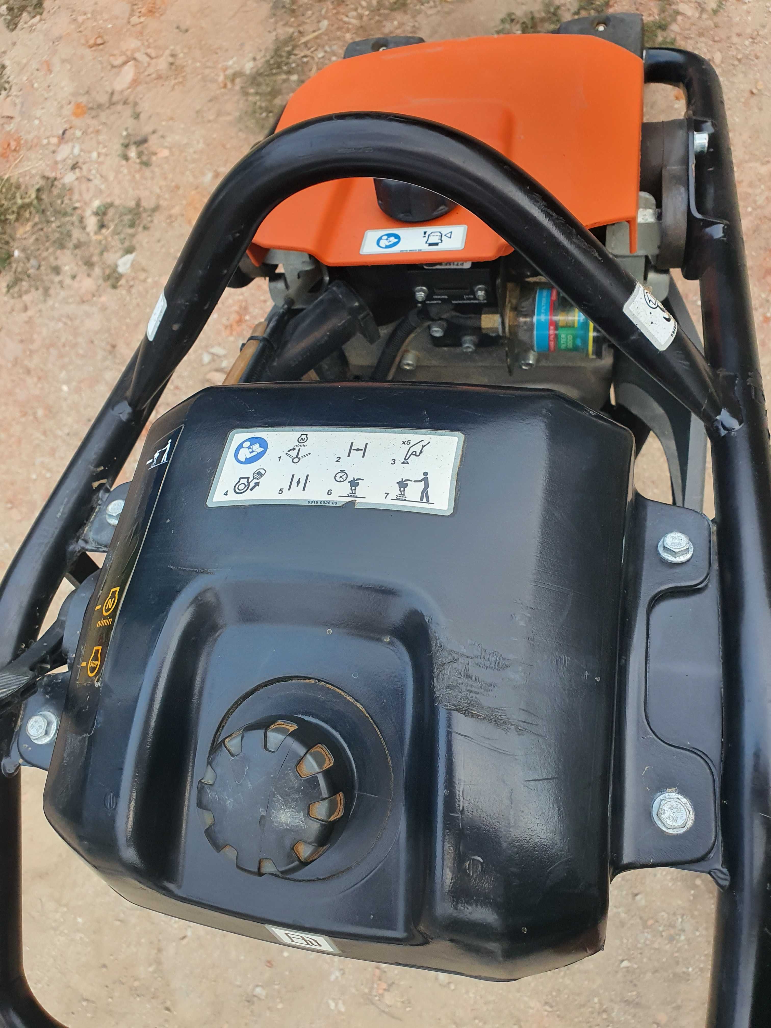 Mai compactor Husqvarna LT6005 2021 39 ore lucru Honda GXR120 ca nou