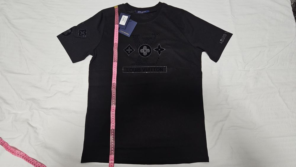 Tricouri de dama si barbati diferite mărimi si culori