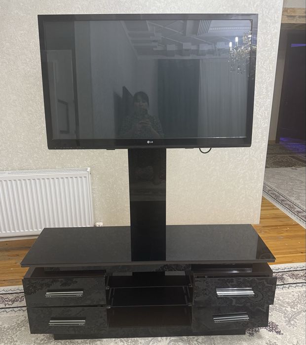 Подставка с телевизором LG