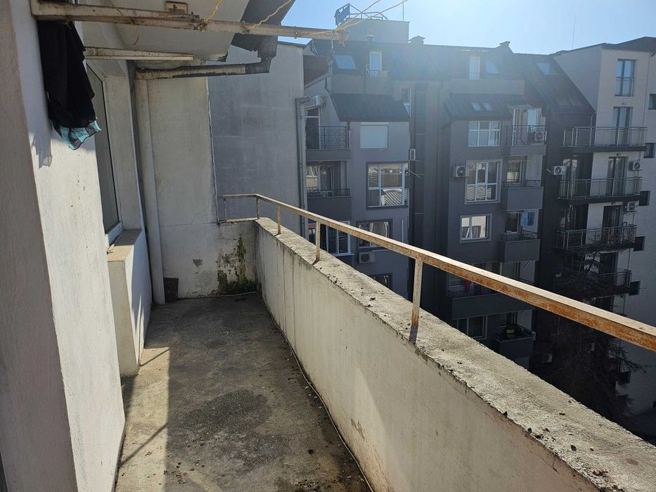 Просторен тристаен, тухлен до Зимно кино Тракия