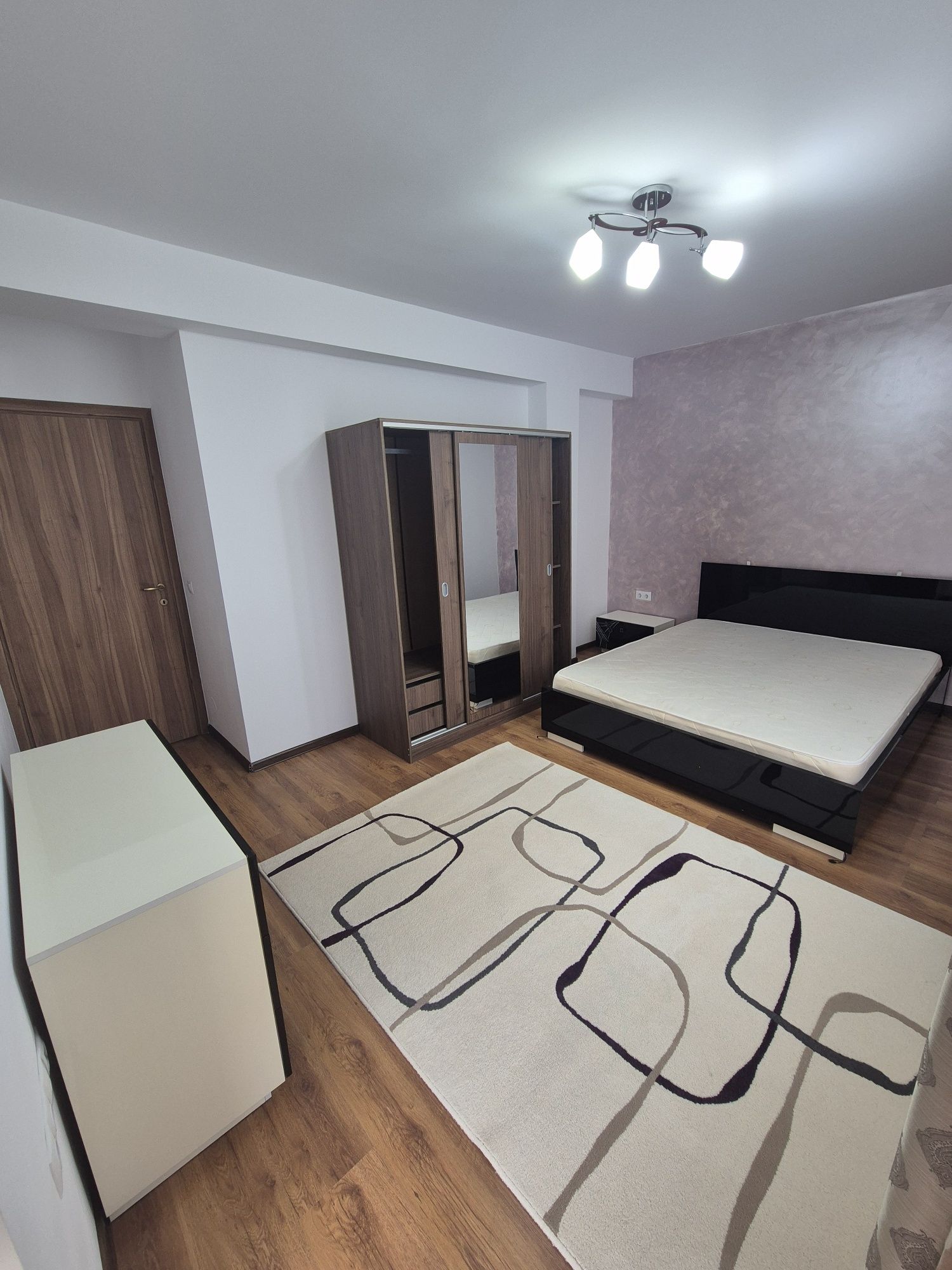 Inchiriez apartament 3 camere