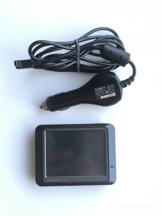 Навигация Garmin nuvi 255 с оригинално зарядно