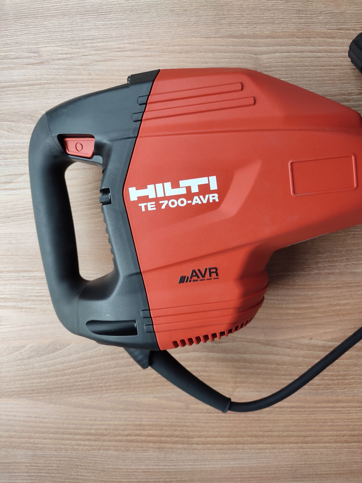 Hilti demolator de 1300 W nou.