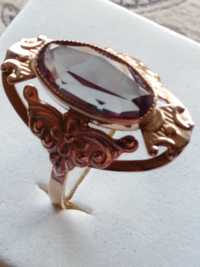 Продам золотое женское кольцо со вставкой Александрит