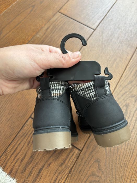 Ghete noi, marimea 20