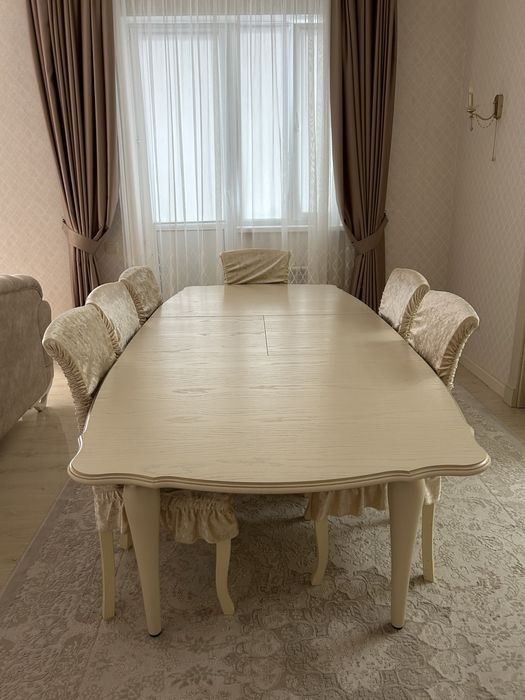 Продается гостинный стол со 6 стульями