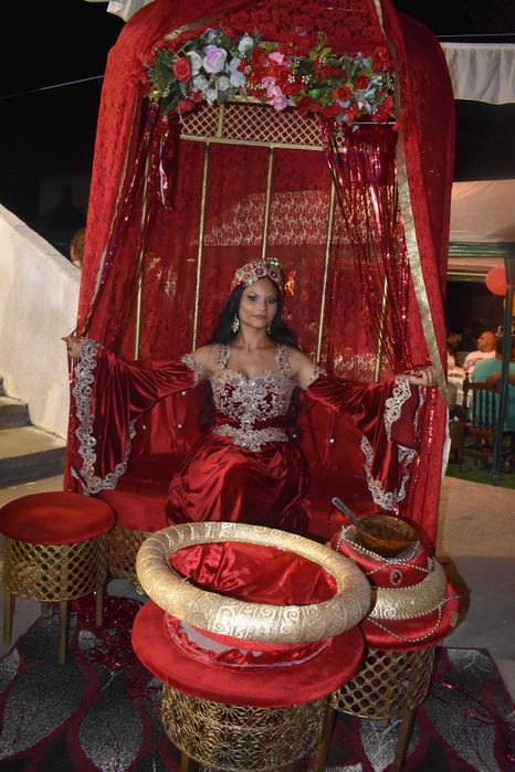 Дават се под наем турски дрехи за къна