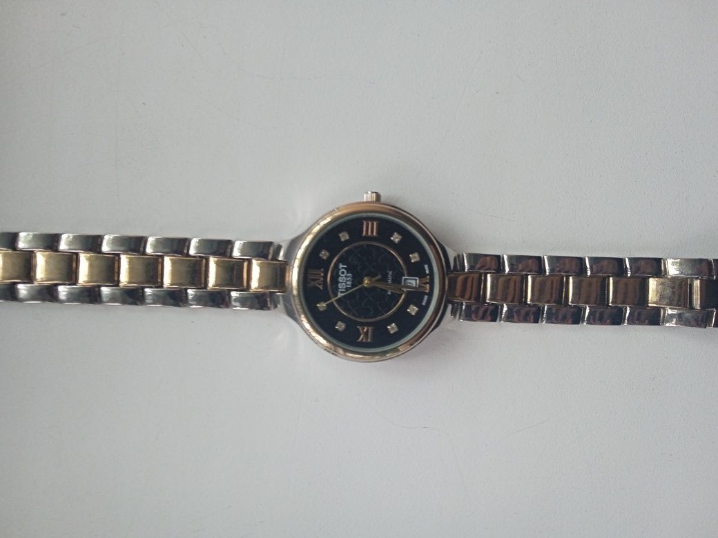 Продам часы женские TISSOT 1853