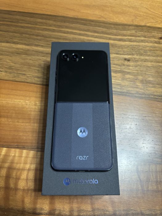 Motorola RAZR 50 ULTRA • 512 GB • 12 GB RAM • ca NOU • Garantie