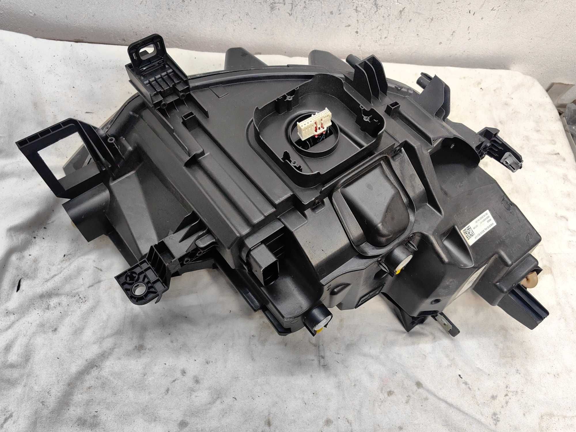 Оригинални  фарове Ляв Десен  Vw  ID3  Full Led