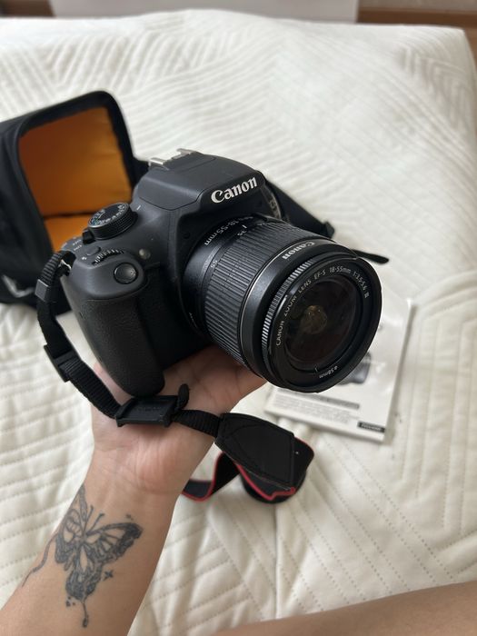 Продаю камеру Canon EOS 1200D.