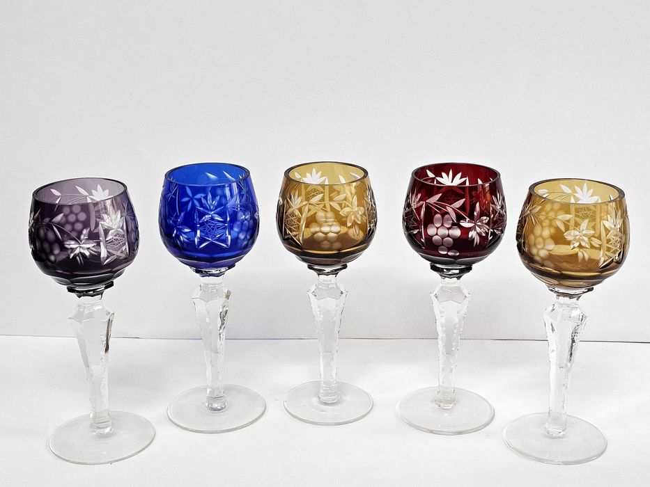 Висококачествен ръчно шлифован цветен 24% РВО кристал.