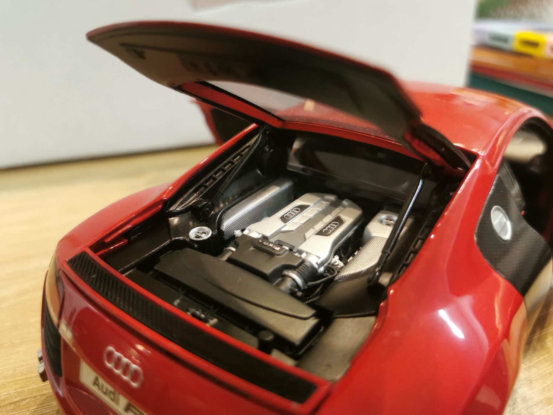 Audi R8 V8 Kyosho 1:18