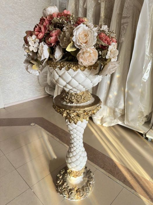 Стойка искусственных цветов